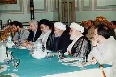 هیئت علمای ایران در میزگرد تقریب در قاهره، از راست: سید محمدصادق حسینی، شیخ محمدعلی تسخیری، شیخ محمد واعظ زاده، سید هادی خسروشاهی, عبدالله قمی، علی المومن