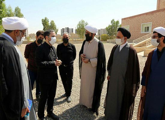 بازدید حجت الاسلام برته از کتابخانه مرکز بررسی های اسلامی