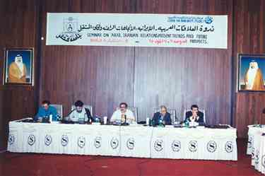 شركت استاد سید هادی خسروشاهي در كنفرانس عربي - ايراني در قطر، (نفر وسط: رياض الرئيس)